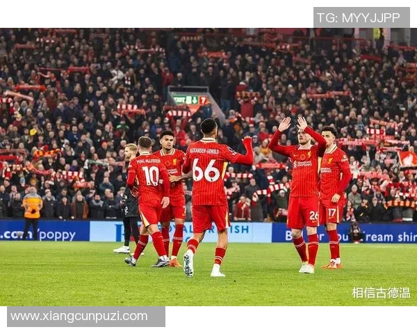 足球稀组成的奥秘探讨与战术分析在现代足球中的重要性与应用